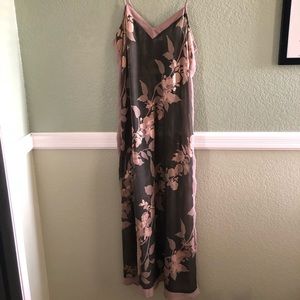 Maxi dress with rose gold flowers